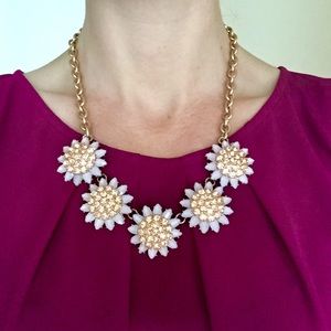 Super cute, light pink/purple fashion neck…